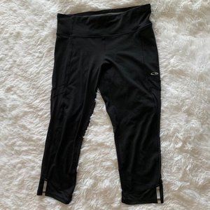 Champion Duo Dry Capris with Mesh Panels, Size M